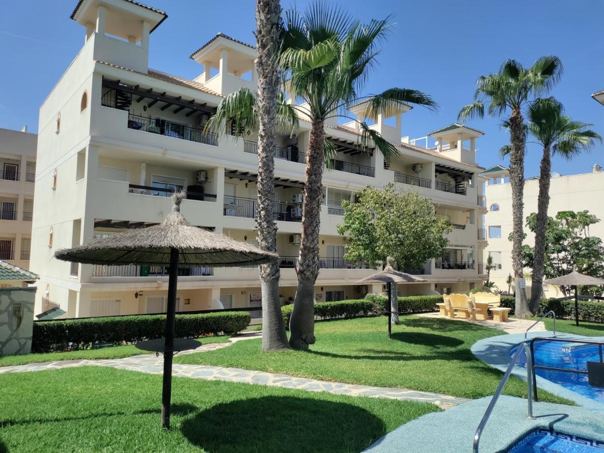 Lovely With Pool View Apartamento