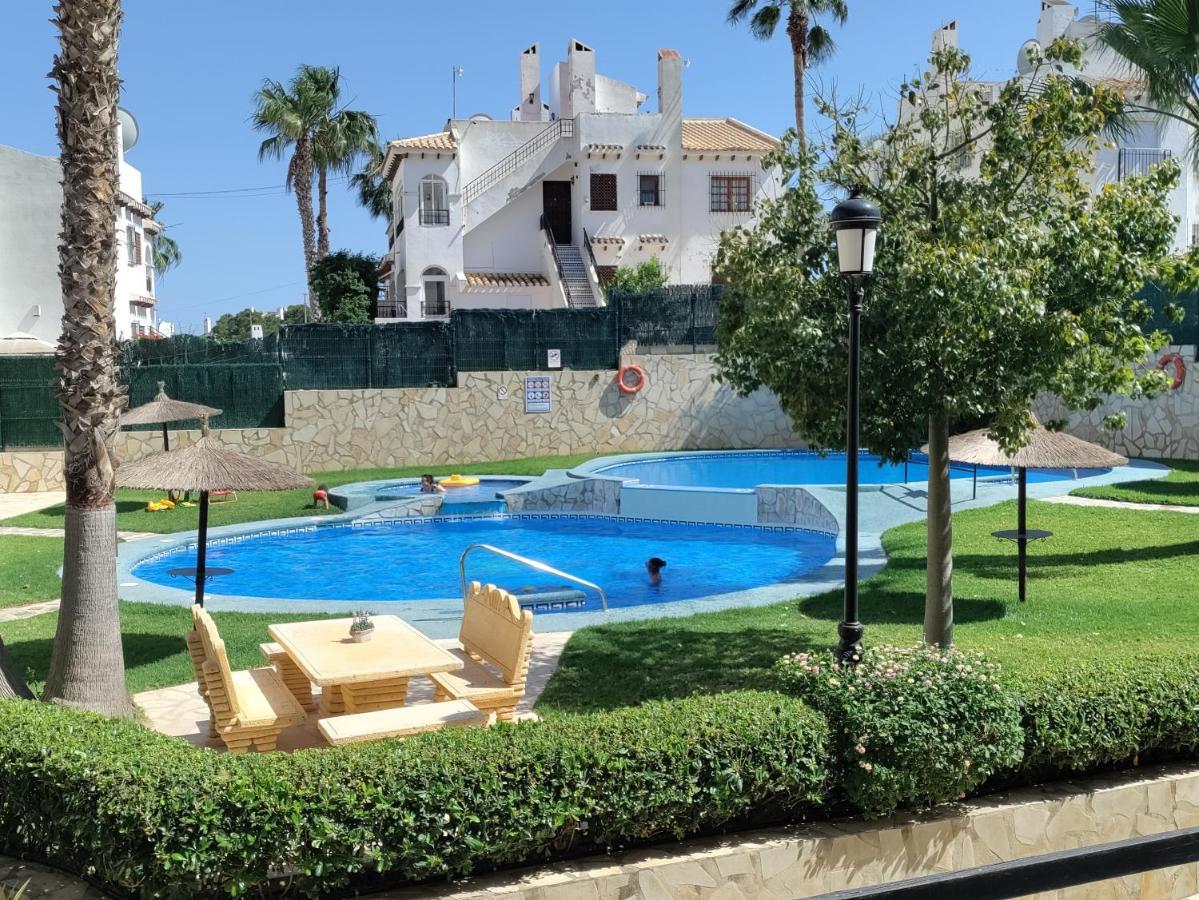 Lovely With Pool View Apartamento